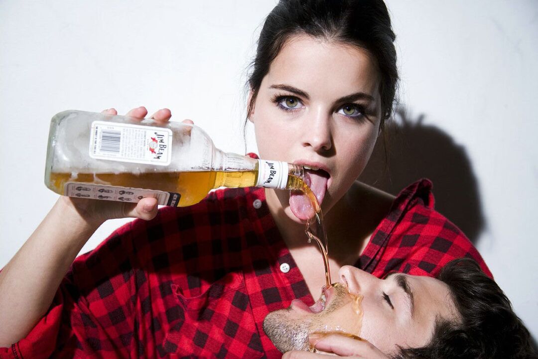 tüdruk kallas enne seksi mehele alkoholi