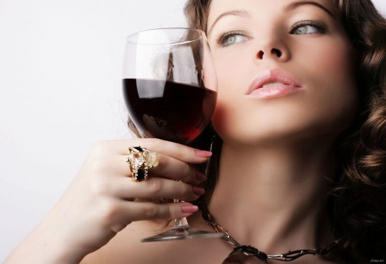 Ka jõukas naine on vastuvõtlik alkoholismile